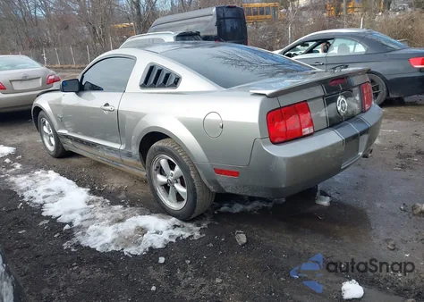 2009 Ford Mustang V6/V6 Premium из США, поврежденный, VIN 1ZVHT80N095144049